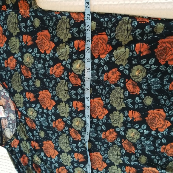 Floral Print Tunic Top - Picture 6 of 8